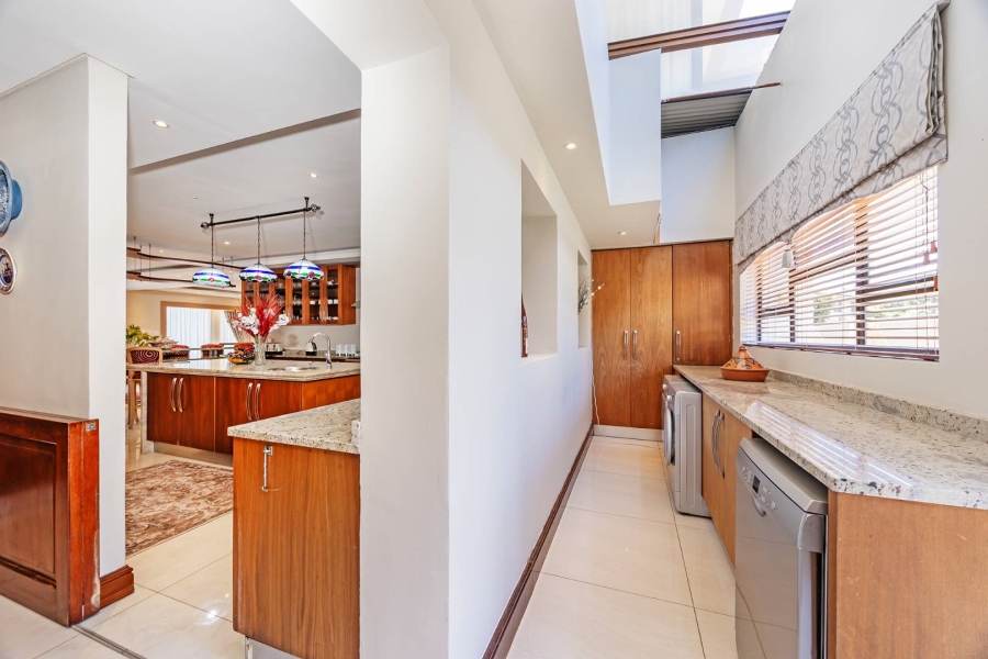 8 Bedroom Property for Sale in Baronetcy Estate Western Cape